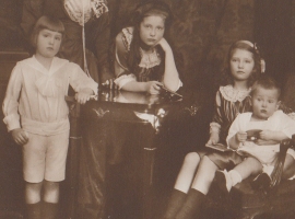 Descendientes de Elias y Mar�a Ana hacia 1914. De izquierda a derecha los hermanos Roberto, Isabel, Maria Francisca, y Francisco.