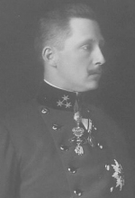 El�as de Borb�n Parma, rey titular de Navarra, pr�ncipe de Borb�n, Jefe de la Casa Ducal de Parma y duque titular de Parma. Borboi-Parmako Elias, Nafarroako erregea, Borboiko printzea, Parmako dukerriaren leinuko lehenseme eta burua, eta Parmako dukerriko dukenahia. Elie II de Bourbon-Parme, roi titulaire de Navarre, Prince de Bourbon, Chef de la Maison de Parme et pr�tendant au duch� de Parme. Elias von Bourbon-Parma, titulark�nig von Navarra, Prinz von Bourbon, Oberhaupt des Hauses Bourbon-Parma und Titularherzog von Bourbon-Parma. Elia di Borbone-Parma, re nominale di Navarra, Principe di Borbone, capo del Casato dei Borboni-Parma e pretendente ducale di Parma.