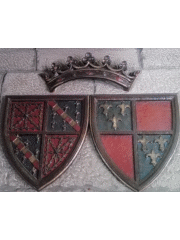escudos din�sticos de Catalina I de Navarra y Juan III de Albret en el Mes�n del Caballo Blanco del baluarte del red�n de Pamplona, construido en 1961 por el arquitecto Y�rnoz Larrosa utilizando restos estructurales del palacio del secretario del rey Juan III de Albret don Ant�n de Aguerre. Fotograf�a panor�mica: Mathan K Raja, nov.2016